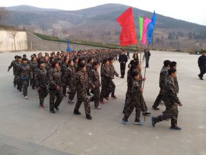 天游ty8助力章丘健民连锁大药房治理干部军事拓展训练营