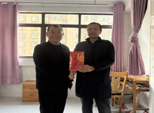 严冬里的温暖之行：天游ty8公司向导走访慰问难题员工
